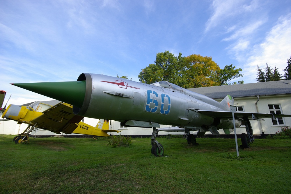 Außenbereich der Flugwelt Altenburg-Nobitz: eine MiG-21MiG-21